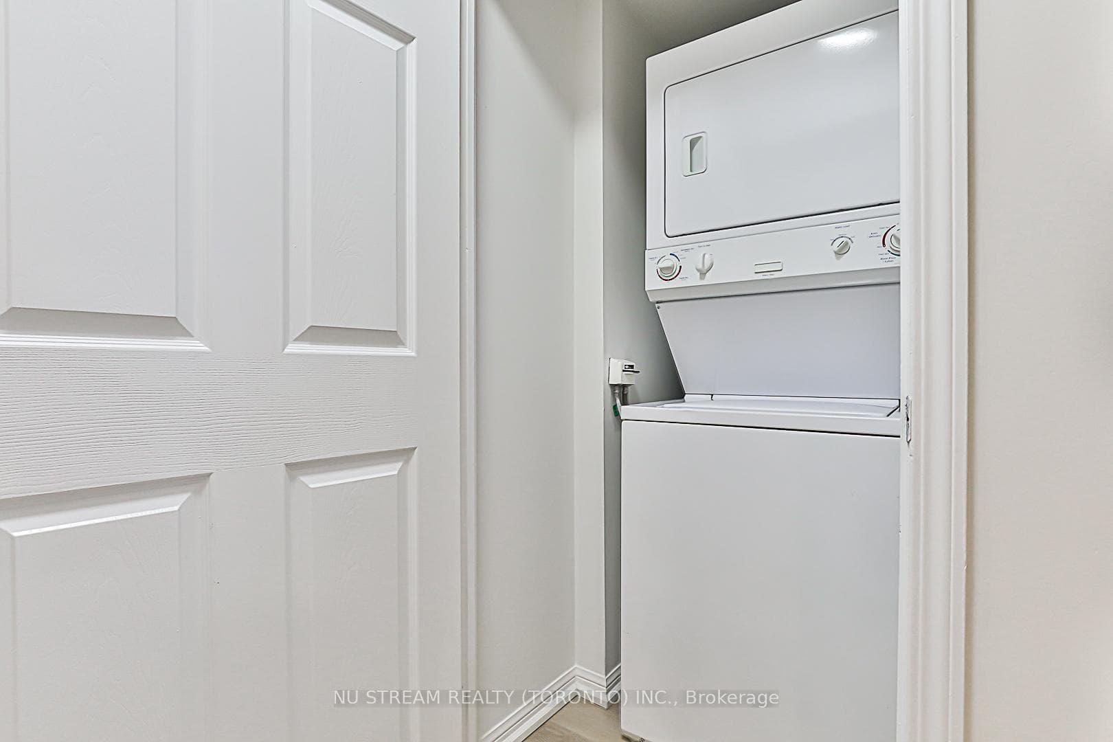 153 Beecroft Road Unit 1201 photo 34
