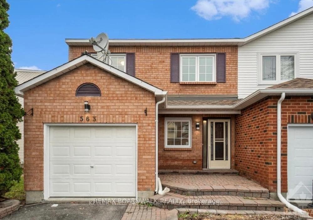 563 LATOUR Crescent photo 2