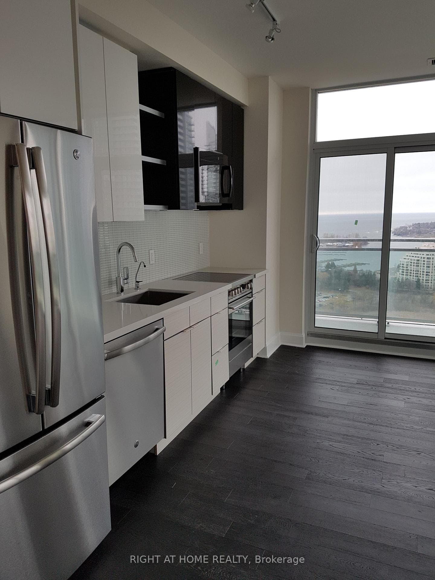 33 Shore Breeze Drive Unit 2403 photo 7