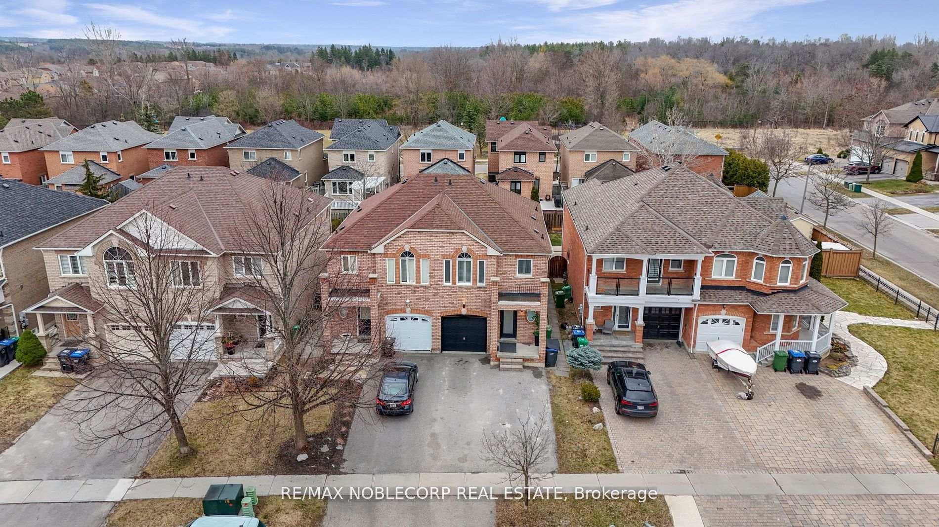 5 Manorwood Court photo 3