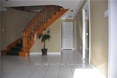 3915 Baggins Court photo 2