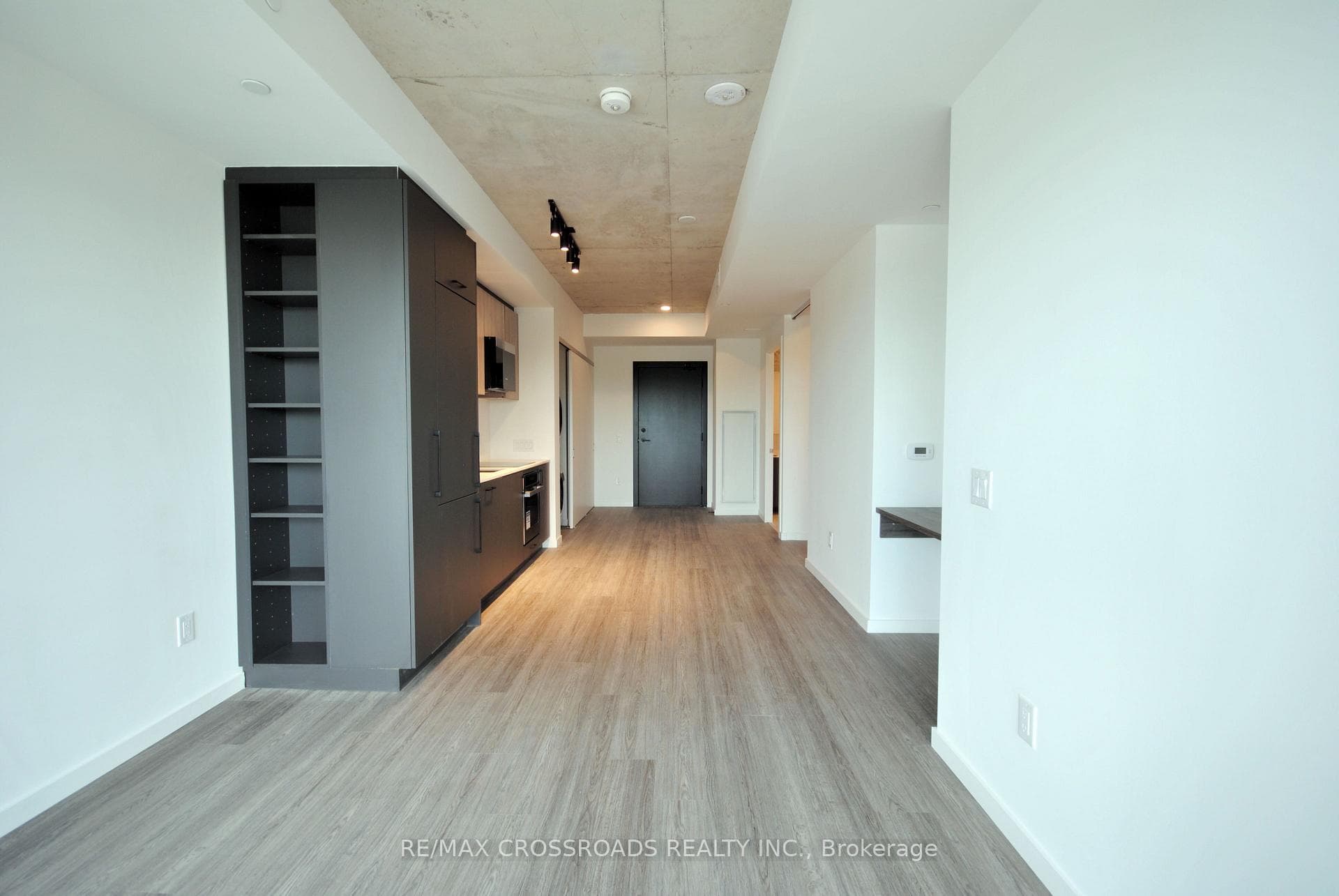 689 The Queensway Drive Unit 516 photo 5