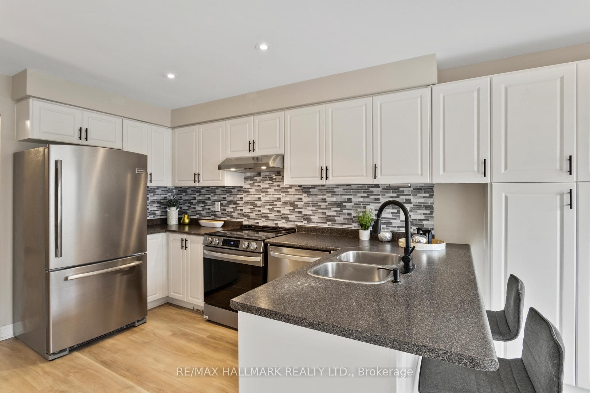 6 Woodhaven Crescent photo 11