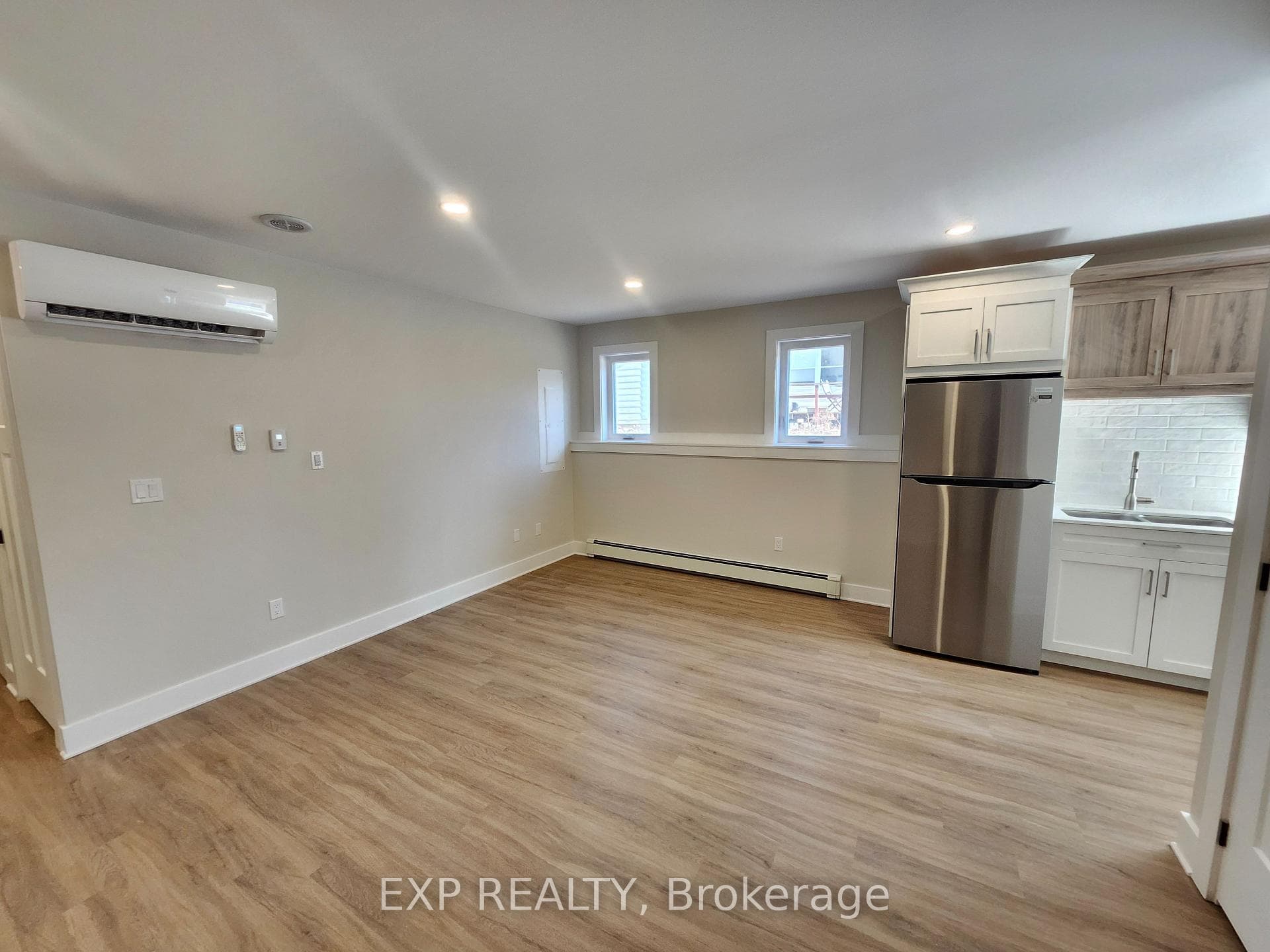 114 Lewis Street photo 3