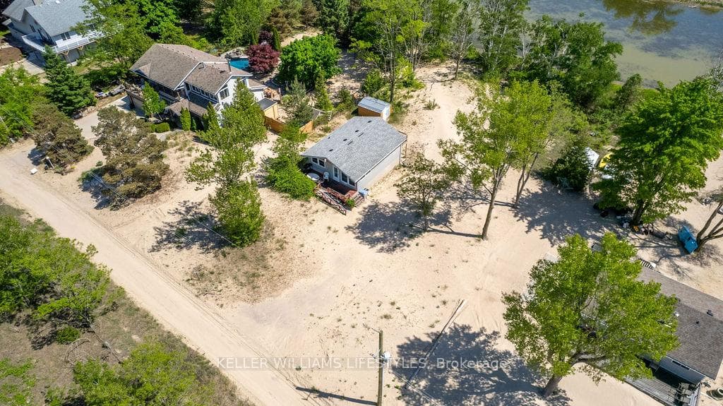 7403 SANDERSON Road photo 33