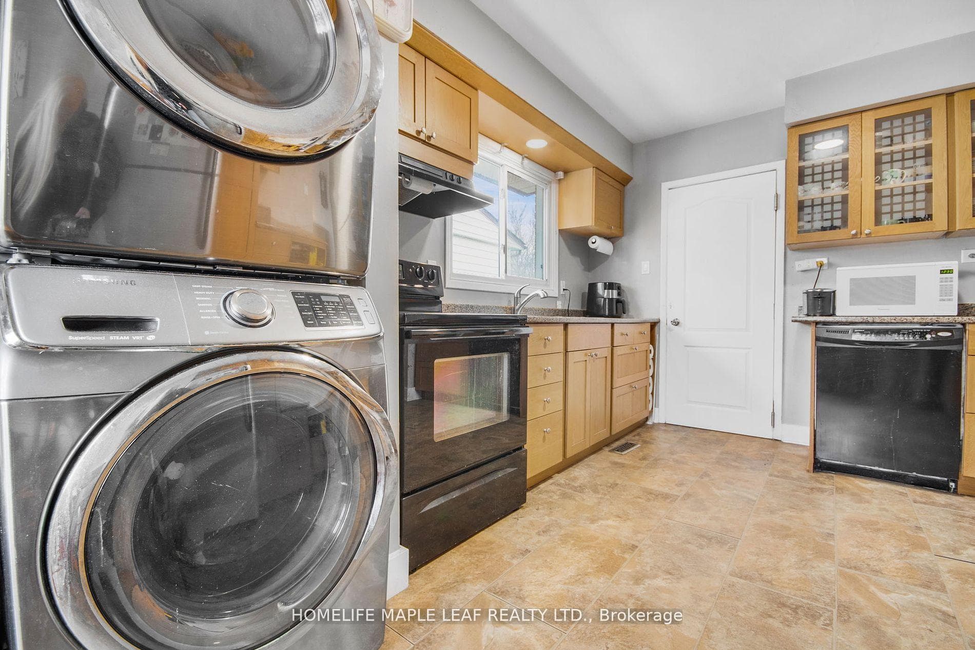 17 Villeneuve Crescent photo 12