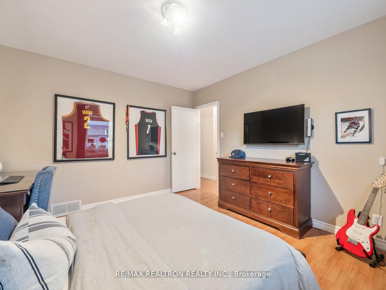 61 Collinson Boulevard photo 17