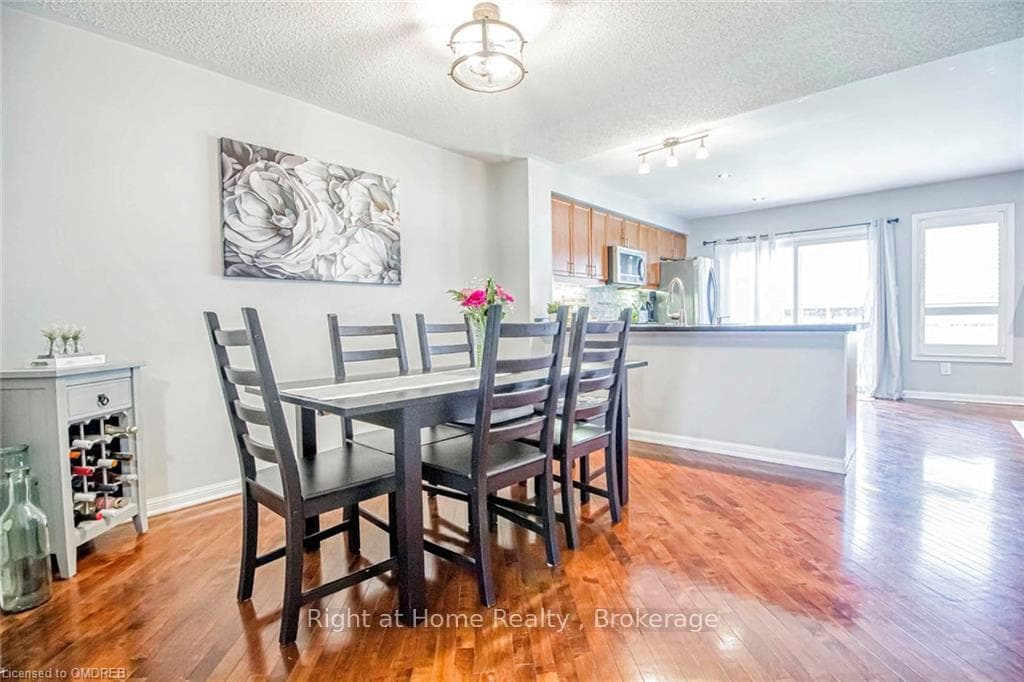 705 AMBROISE Crescent photo 5