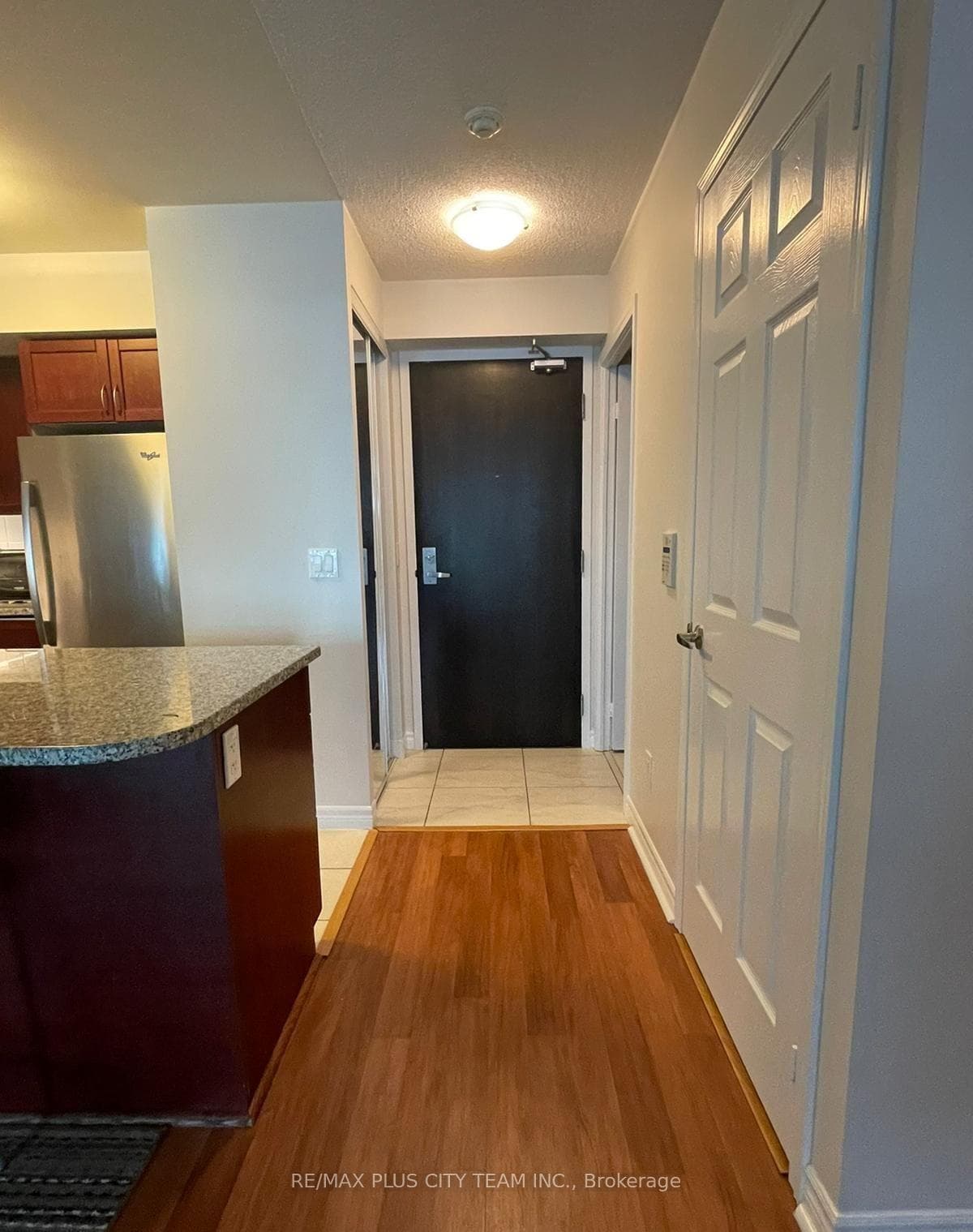 19 Grand Trunk Crescent Unit 1703 photo 3