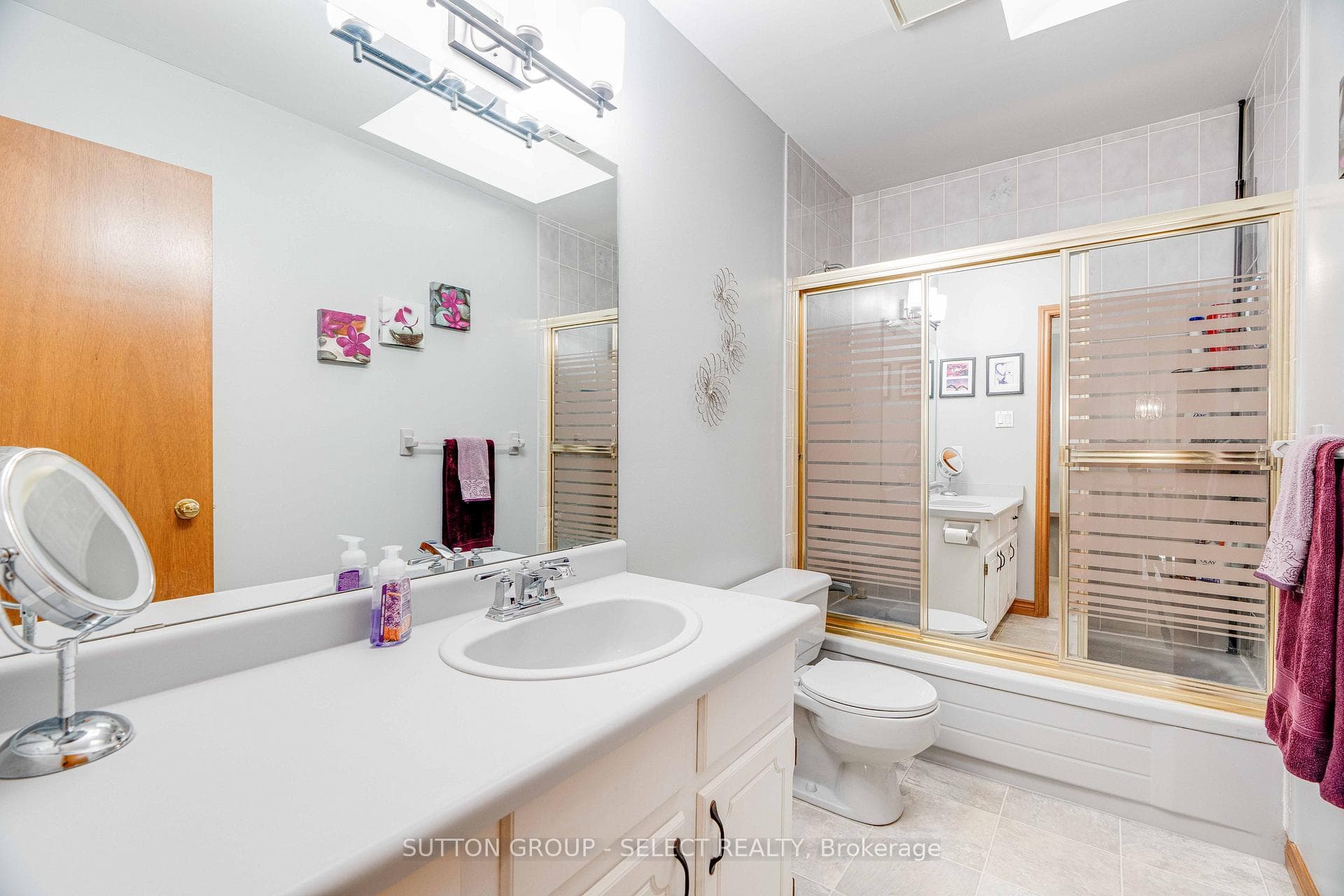 2nd Floor 4-piece Bathroom