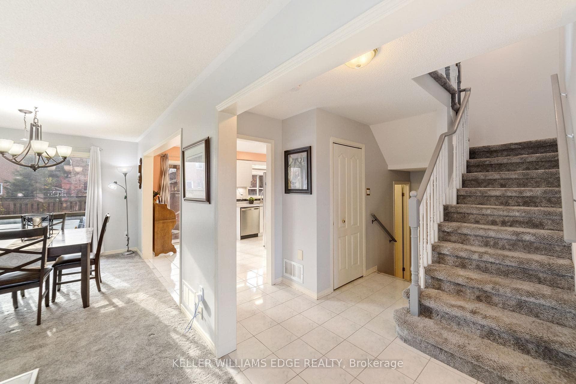 516 Eliza Crescent photo 15