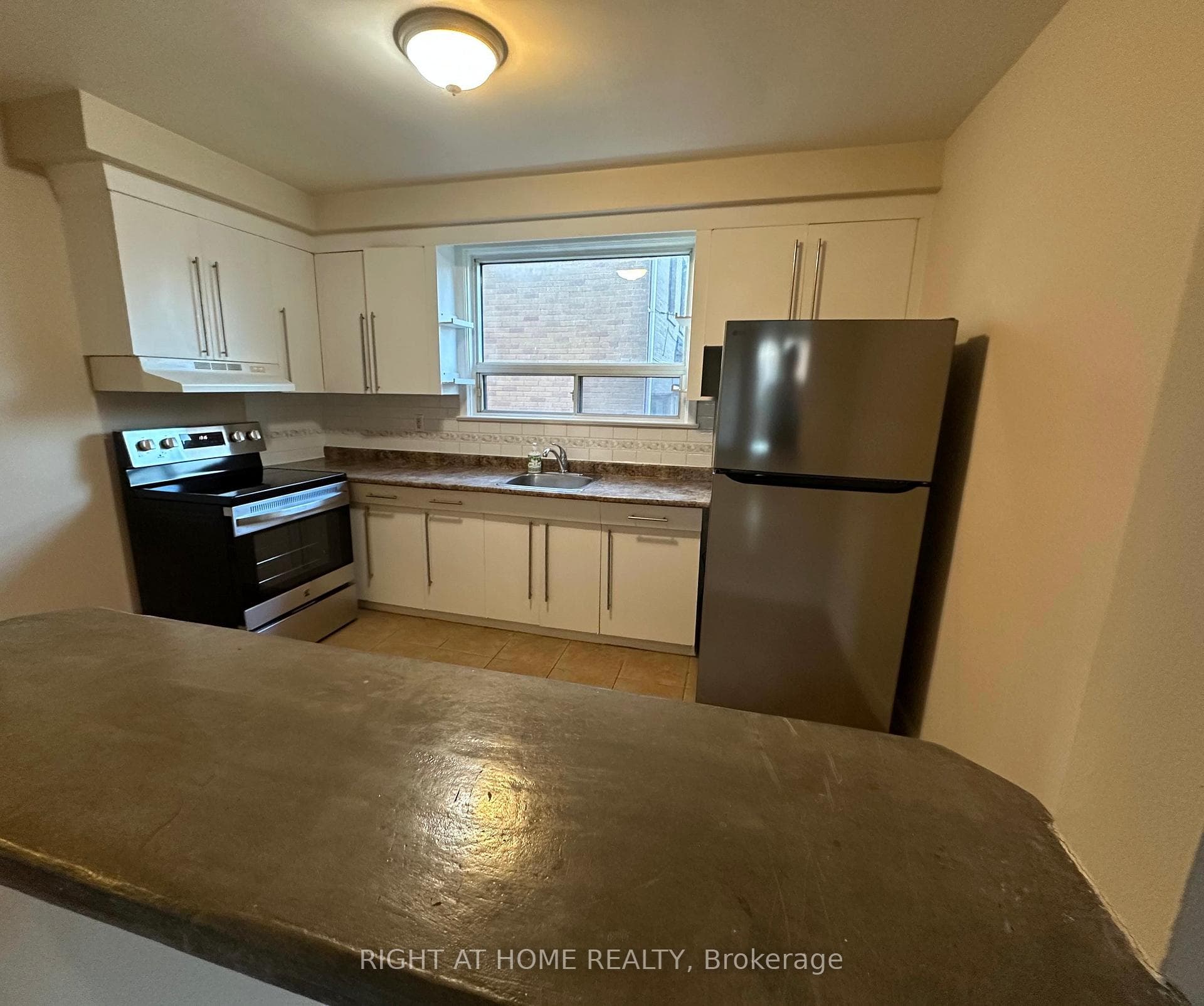 139 Royal York Road Unit Unit 4 photo 4