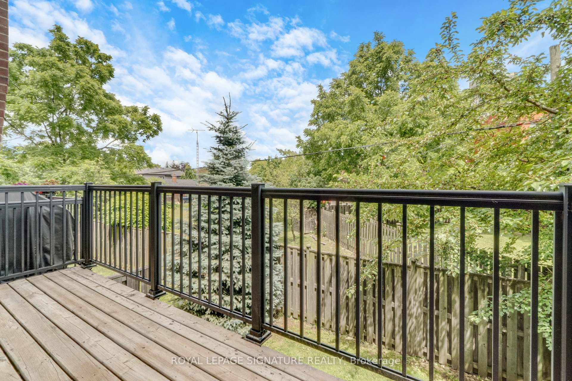9 Streight Lane photo 37