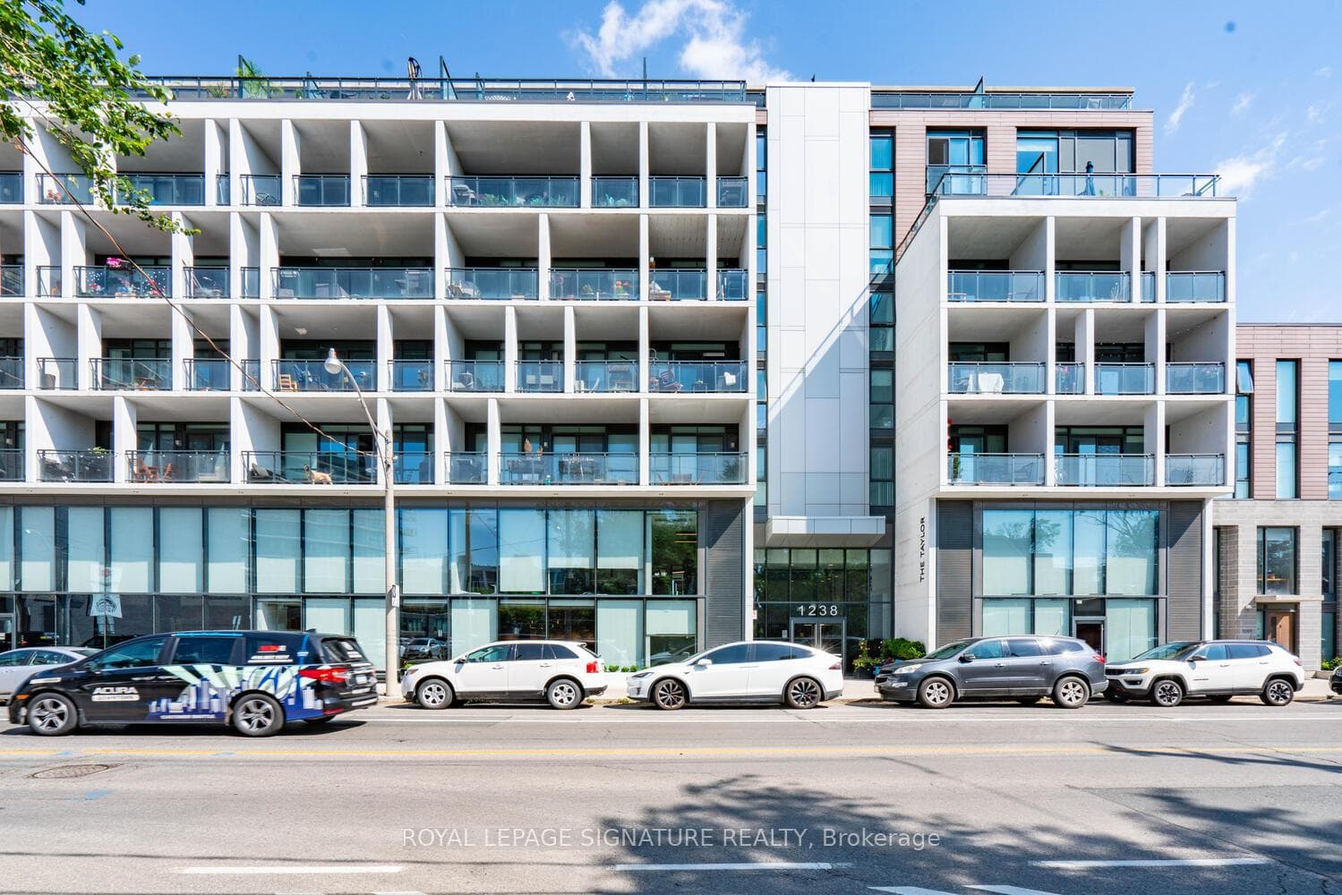 1238 Dundas Street Unit 809 photo 1