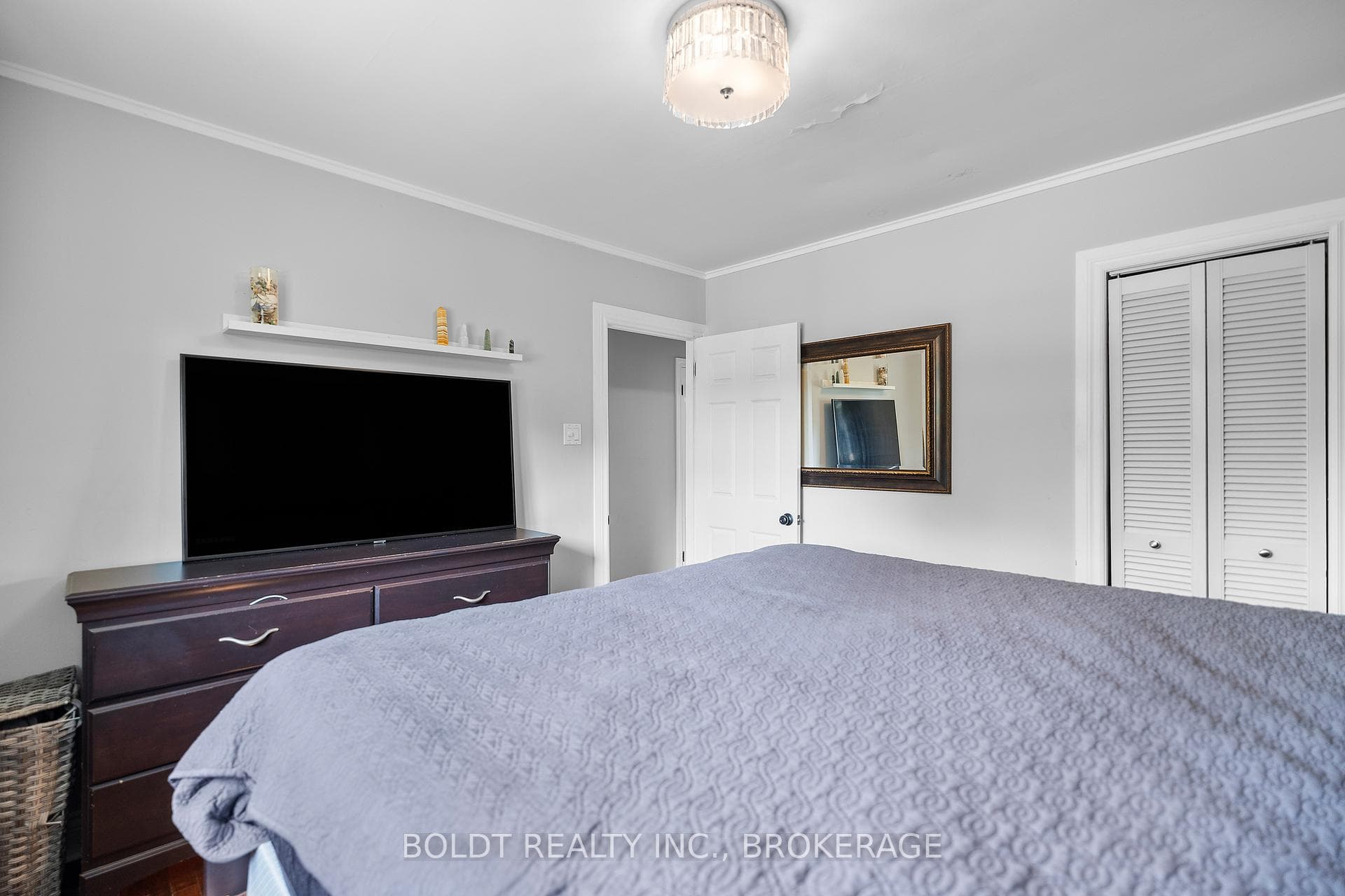 66 Whyte Avenue photo 16