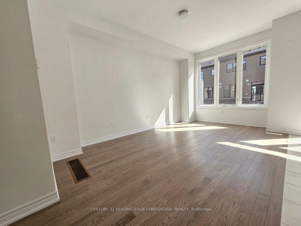 21 Milady Crescent photo 10