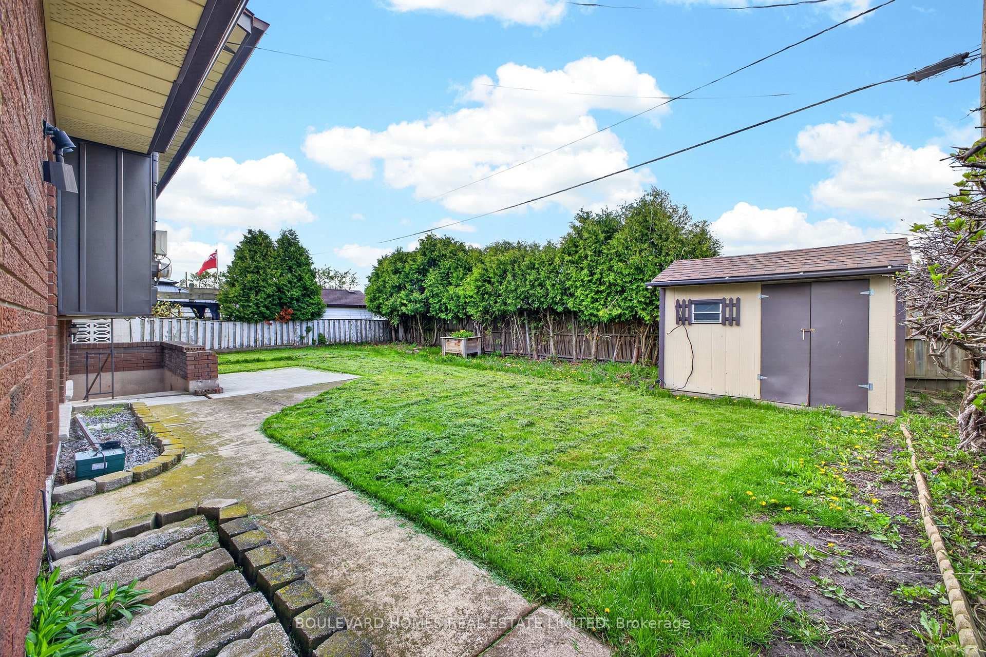 66 Watt Avenue photo 7
