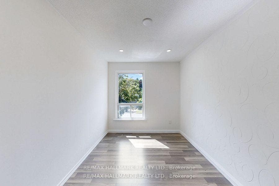 28 Lillooet Crescent photo 22