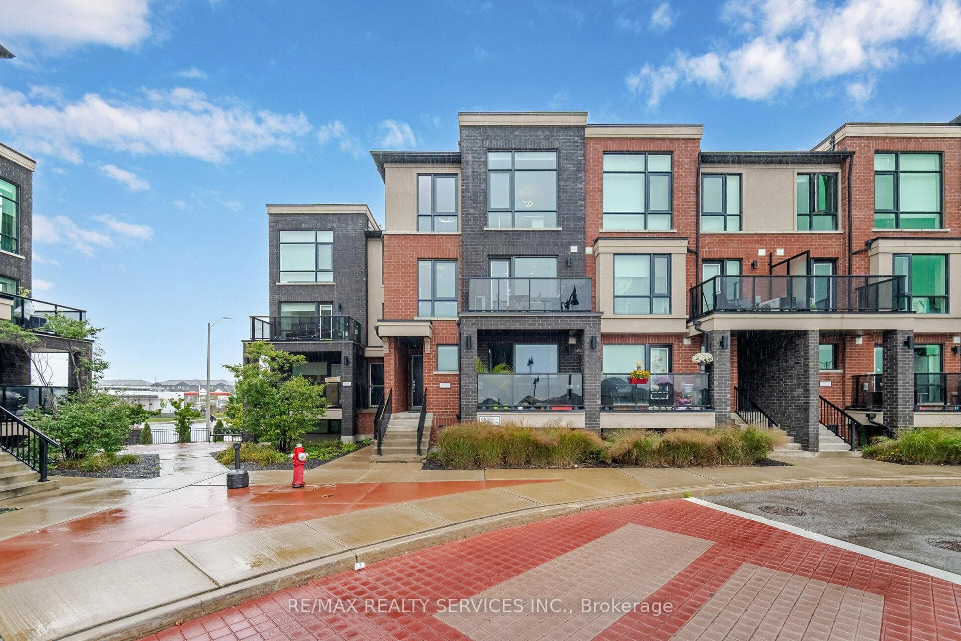 100 Dufay Road Unit 27 photo 2