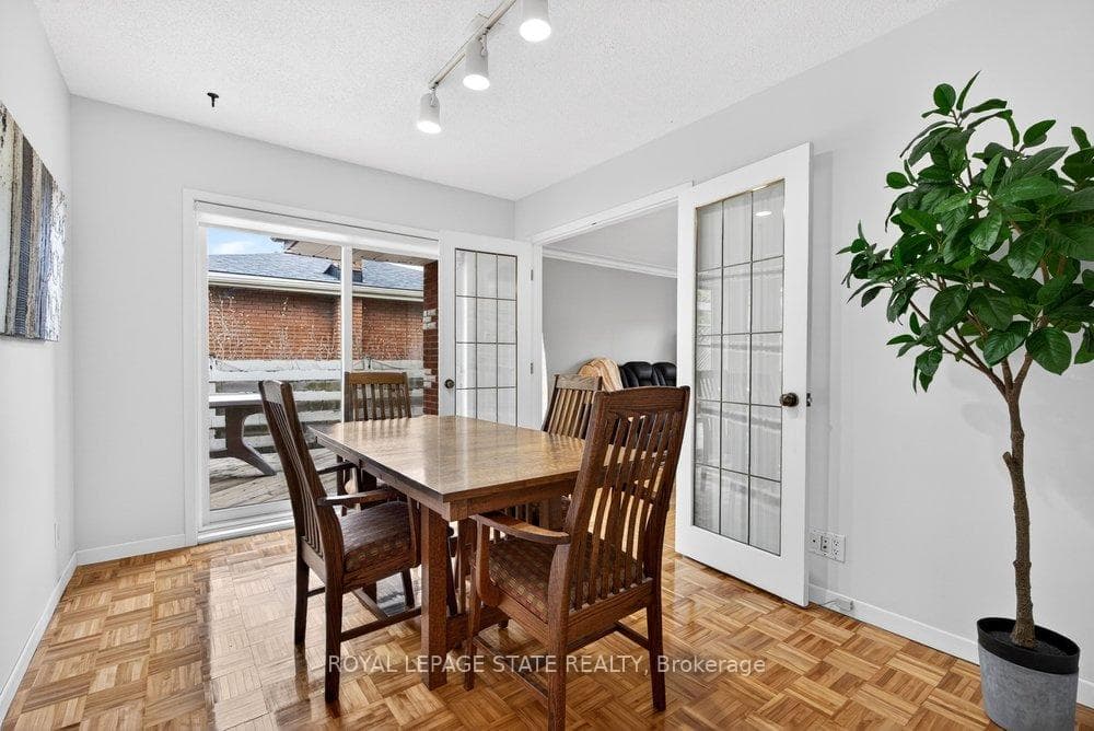 93 Varadi Avenue photo 13