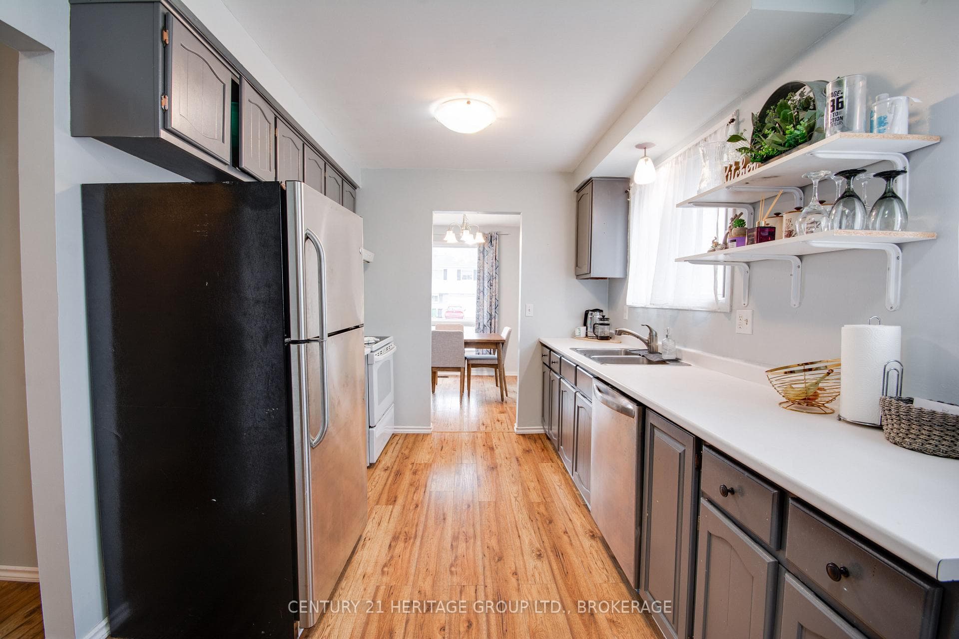 805 Kimberley Street photo 10