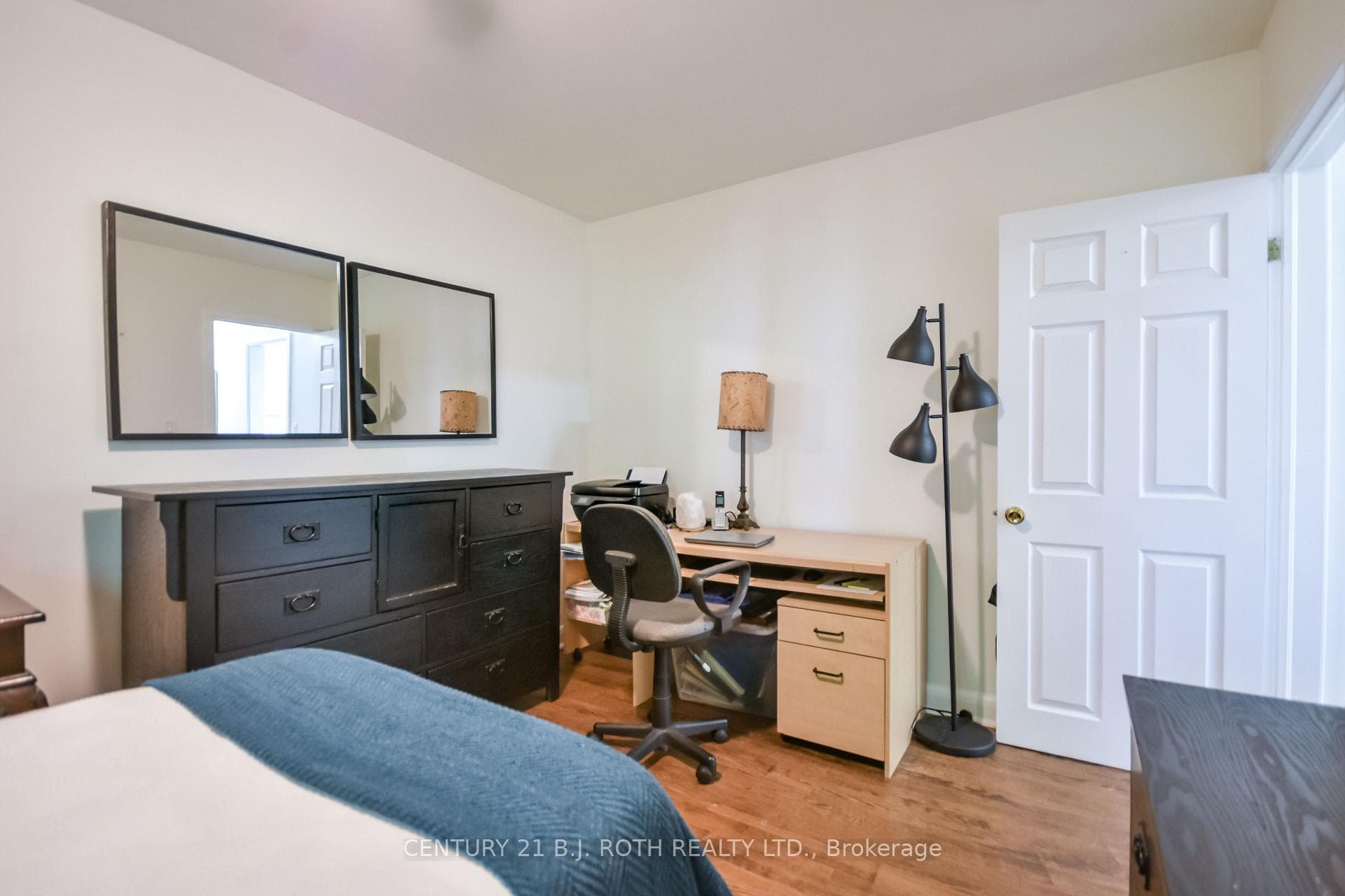223 Wellington Street photo 19