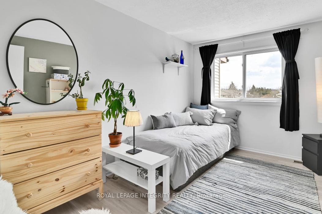 Laminate flooring in 2nd bedroom.