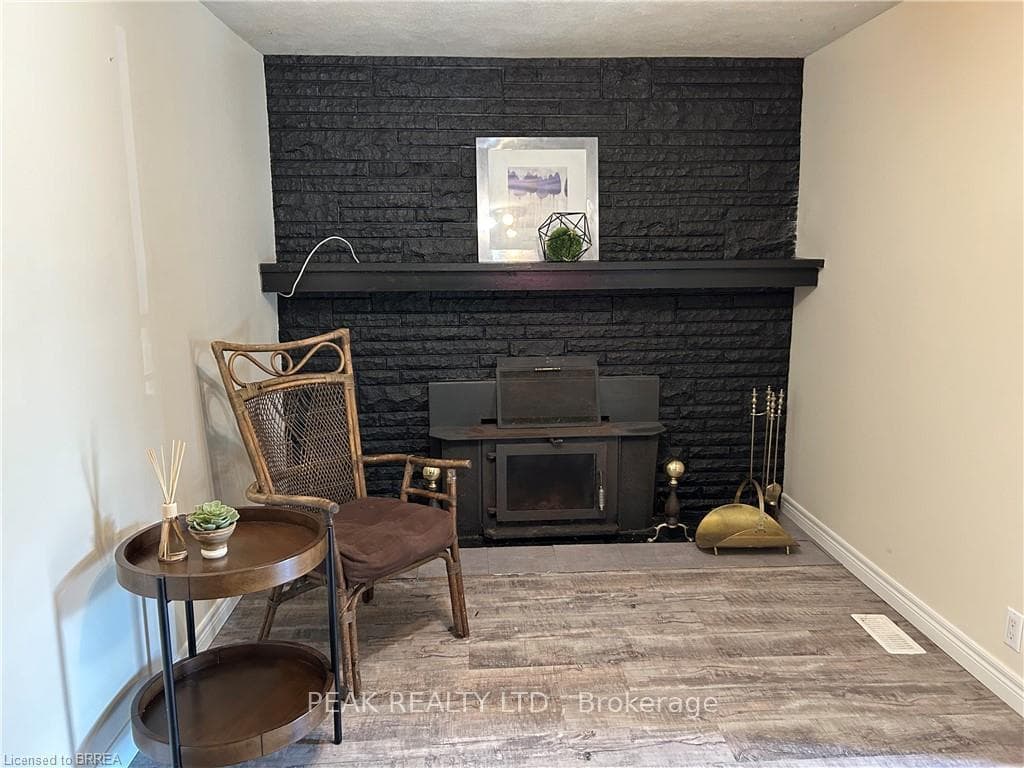 3852 Roxborough Avenue photo 19