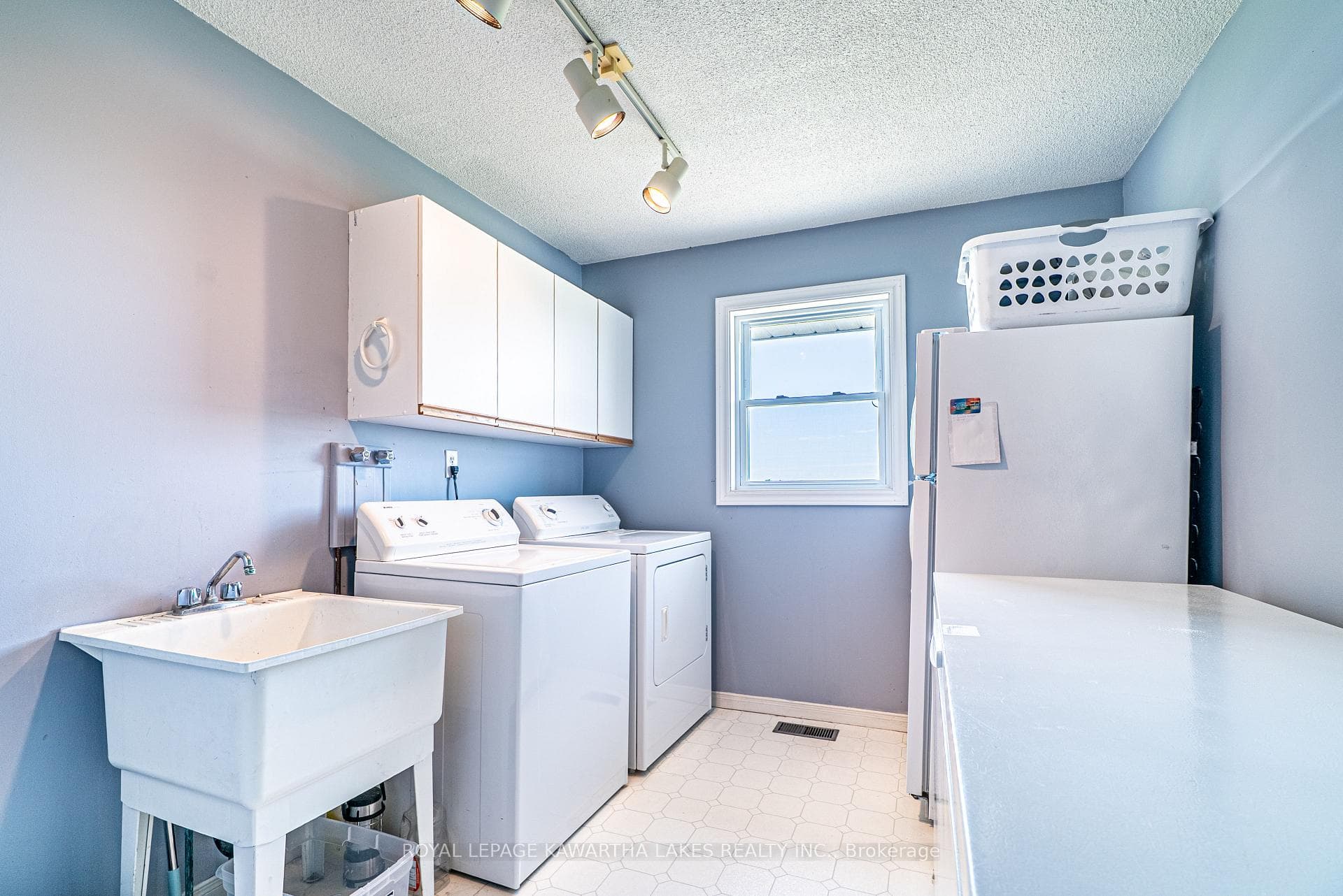 120 Mark Road photo 18