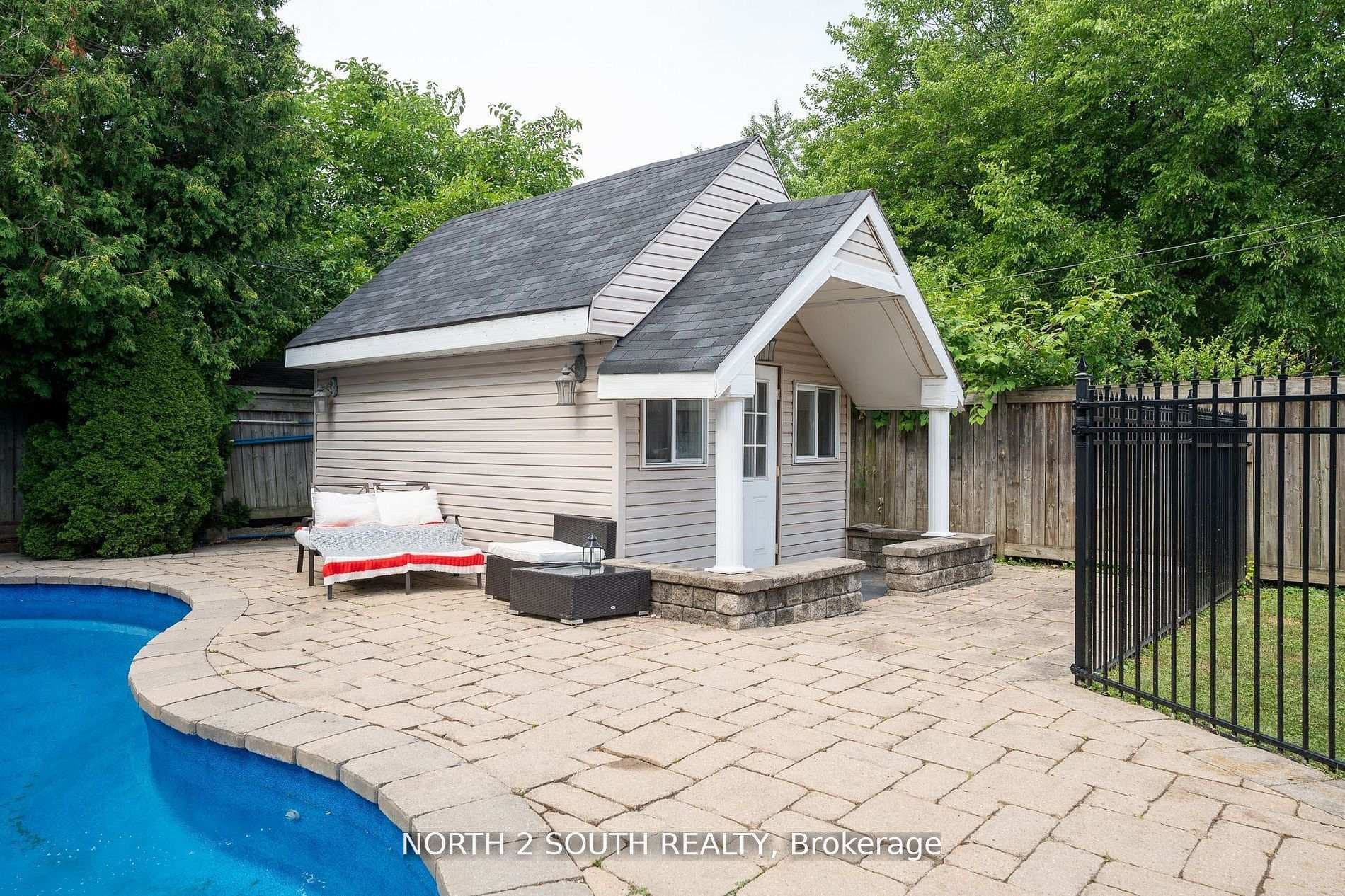 339 Burnhamthorpe Road photo 36