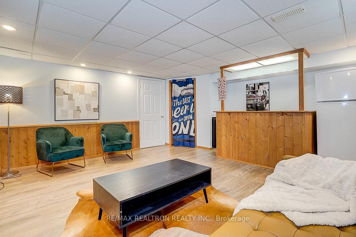 9 Earls Court photo 31