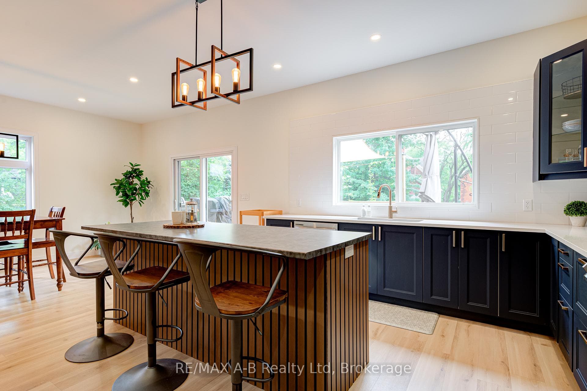 261 Albert Street photo 22