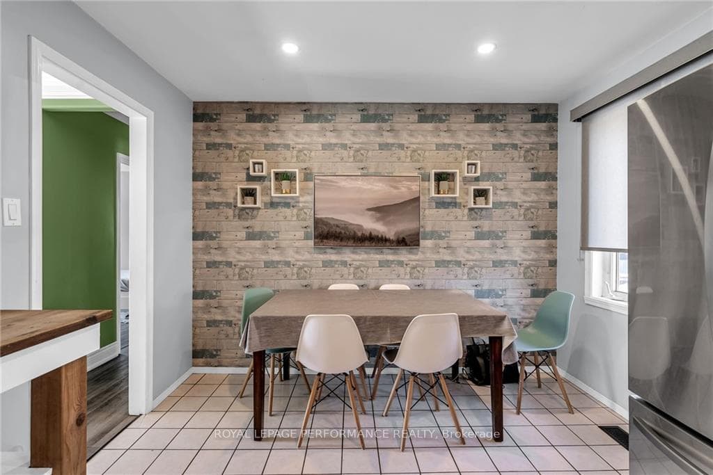 1215 QUEEN Street photo 11