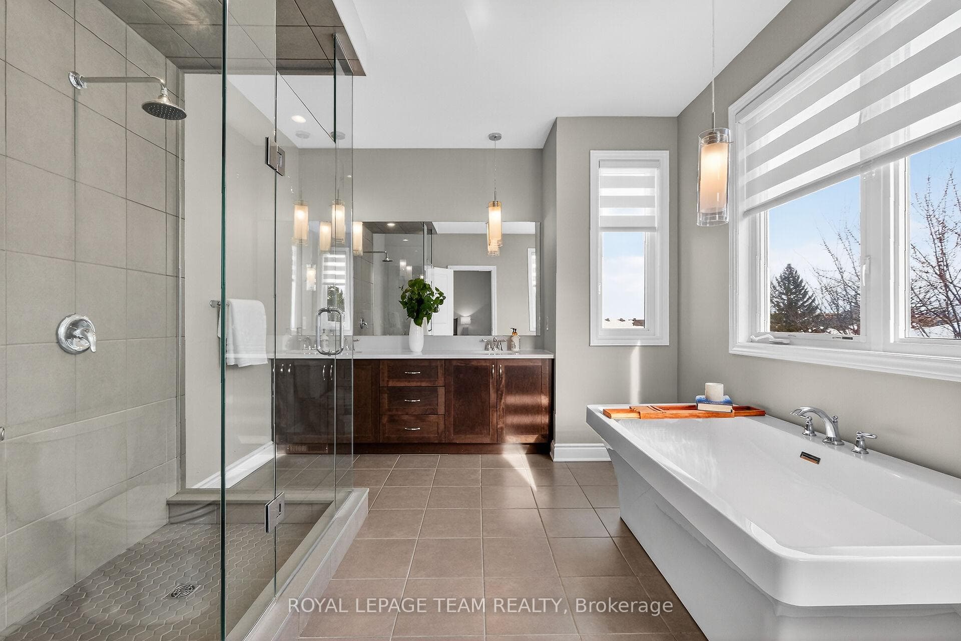 Luxurious 5 pc ensuite bathrm