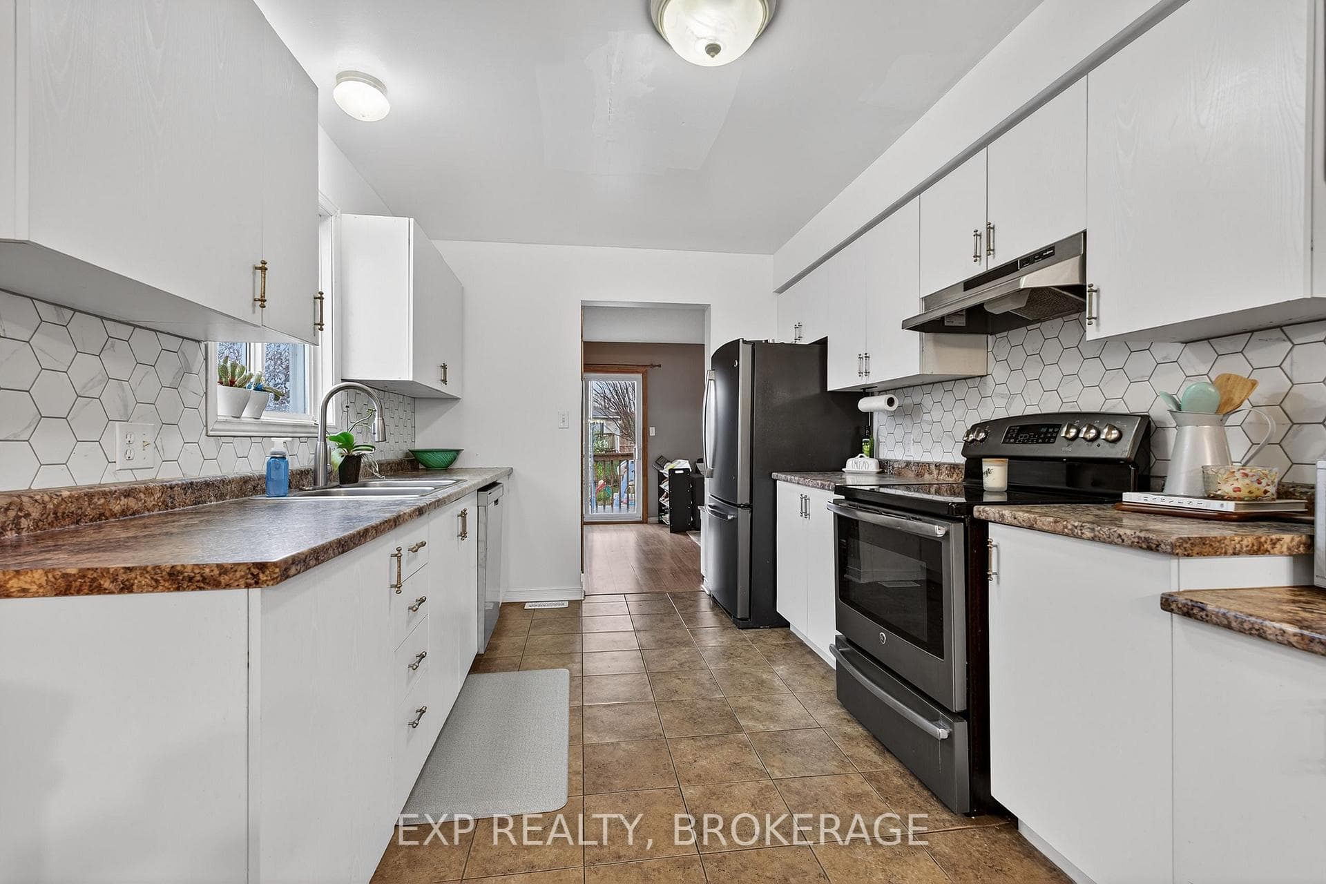 14 CLIFFORD Street photo 6