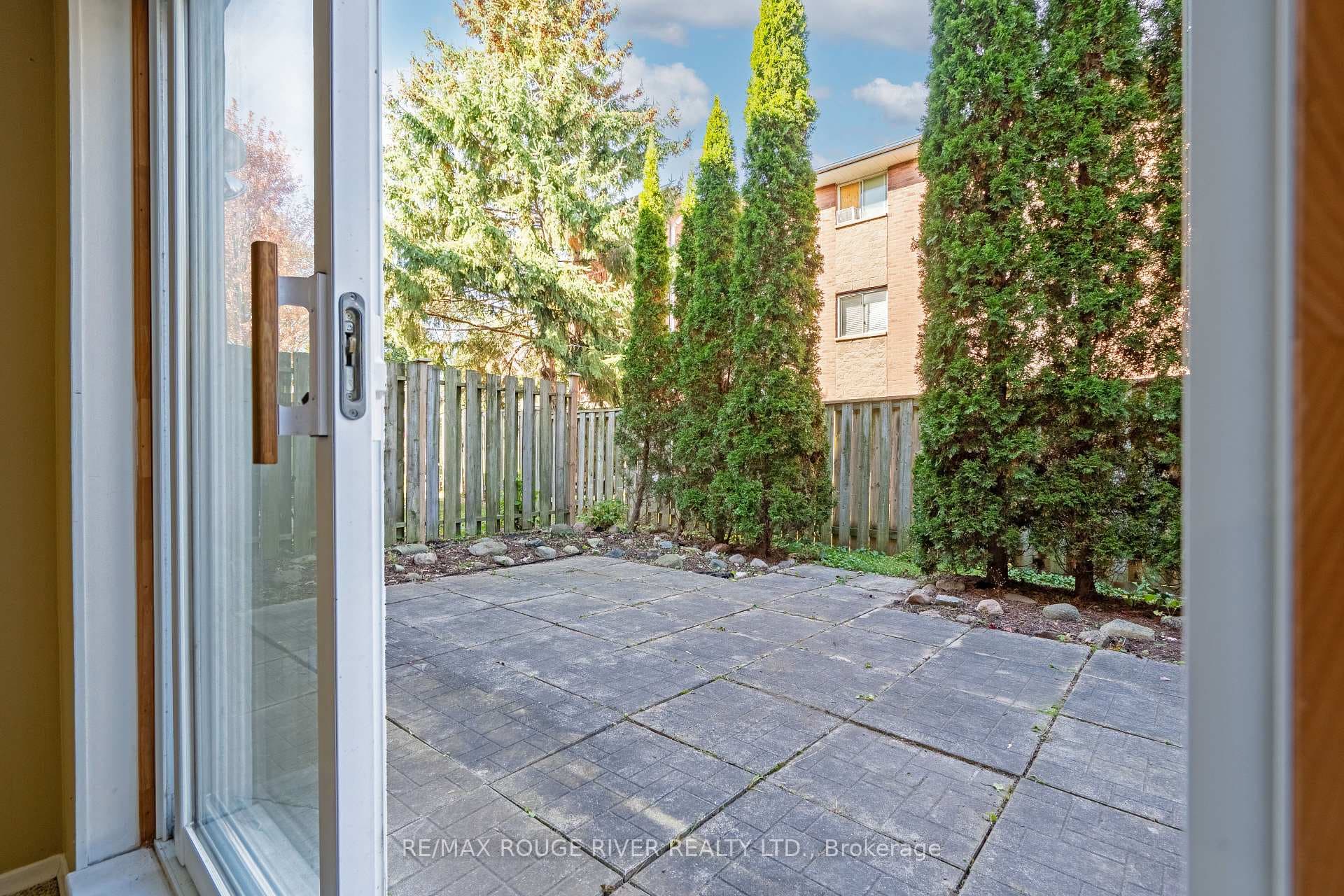494 Elgin Street Unit 3 photo 31