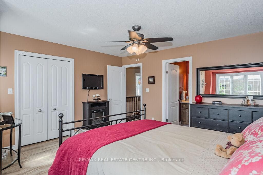 16 Couling Crescent photo 14