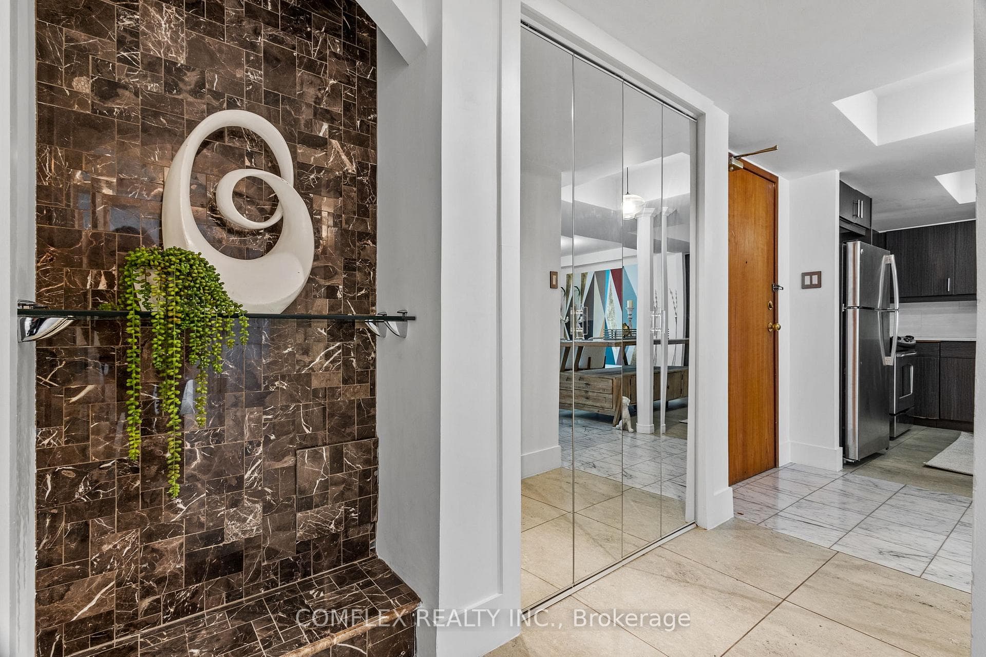 500 Glencairn Avenue Unit 208 photo 21