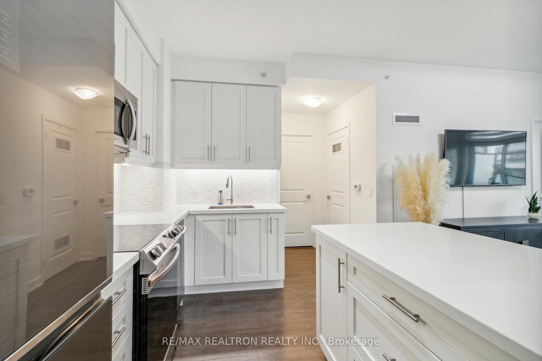 75 Oneida Crescent Unit 310 photo 17