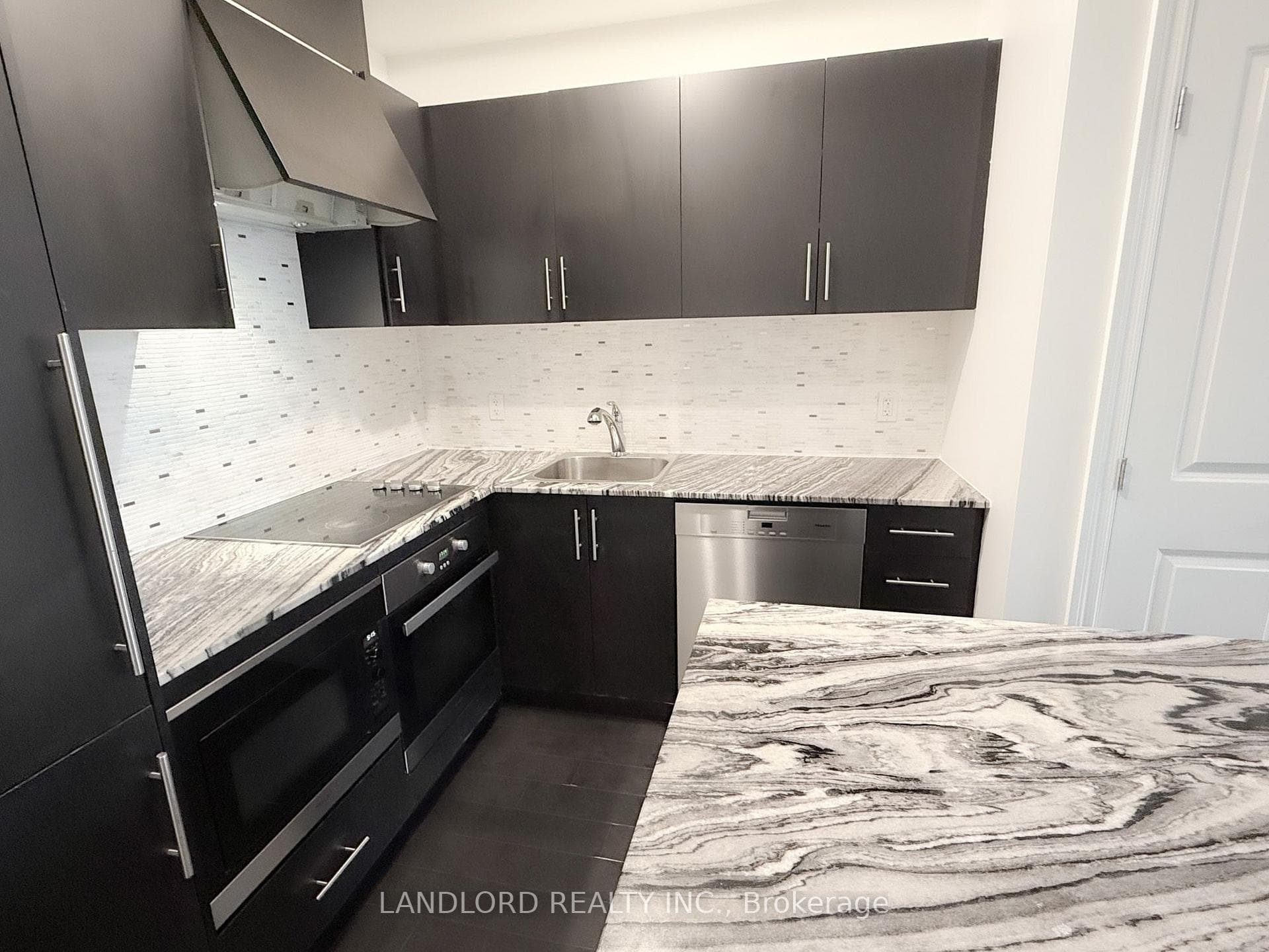 23 Glebe Road Unit 521 photo 5