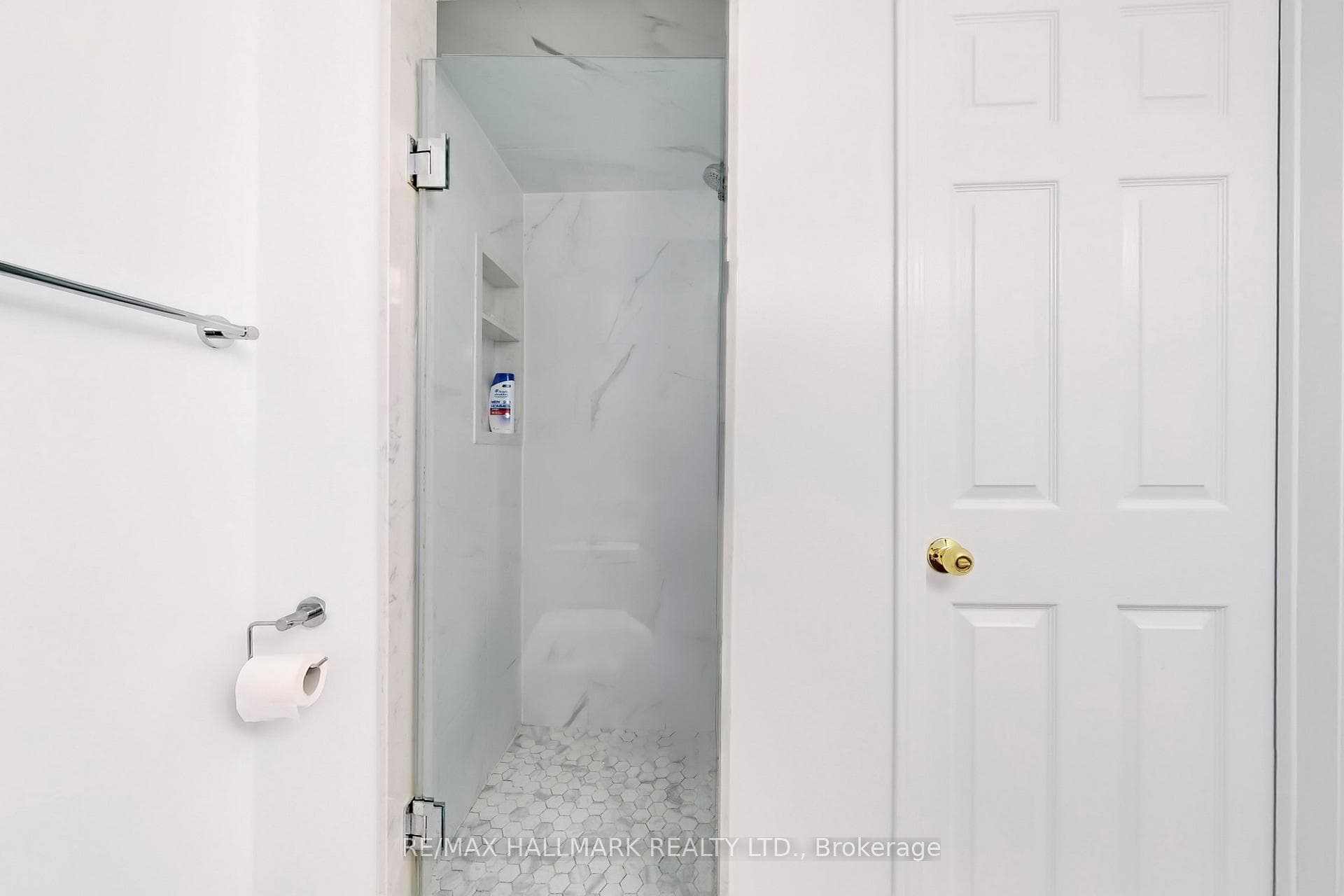 83 Mondeo Drive Unit 307 photo 14