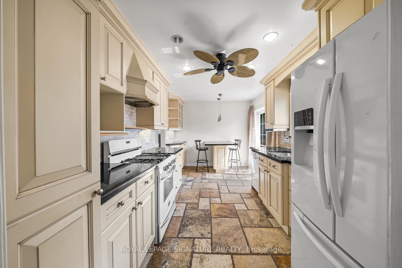 21 Broadlands Boulevard photo 8