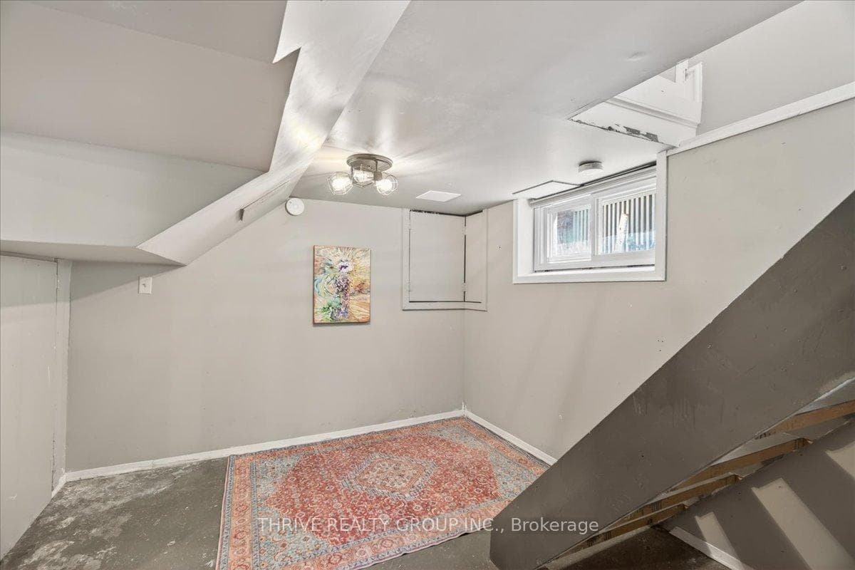 251 Ridout Street photo 31
