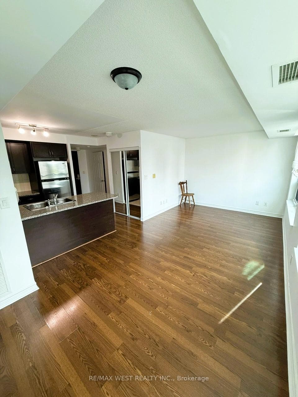 208 Enfield Place Unit 1006 photo 12