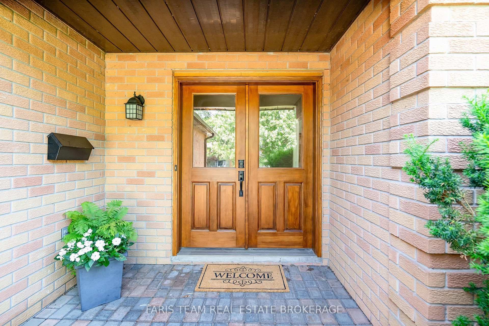 55 Oakridge Drive photo 4