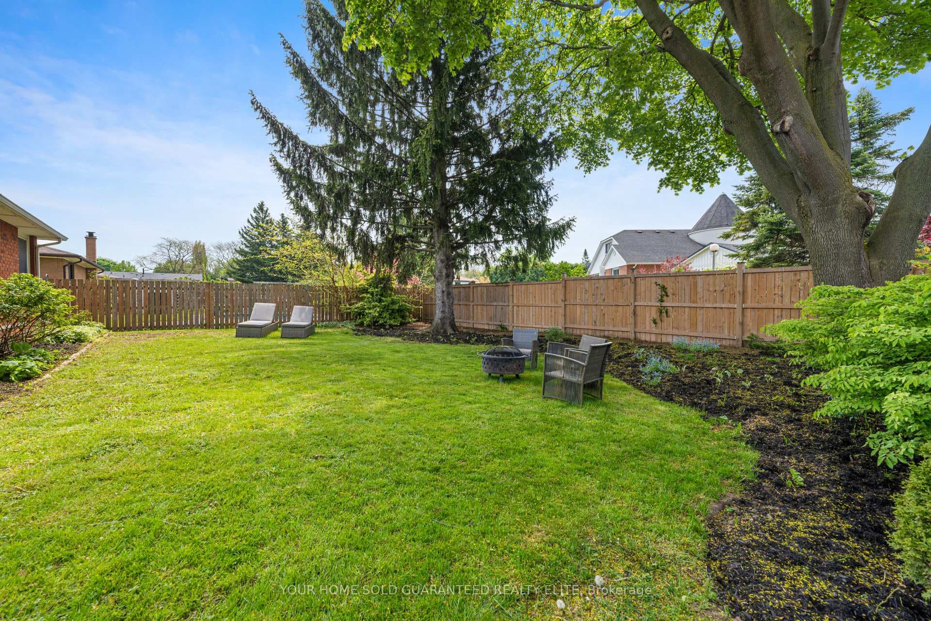 24 Ivan Avenue photo 17
