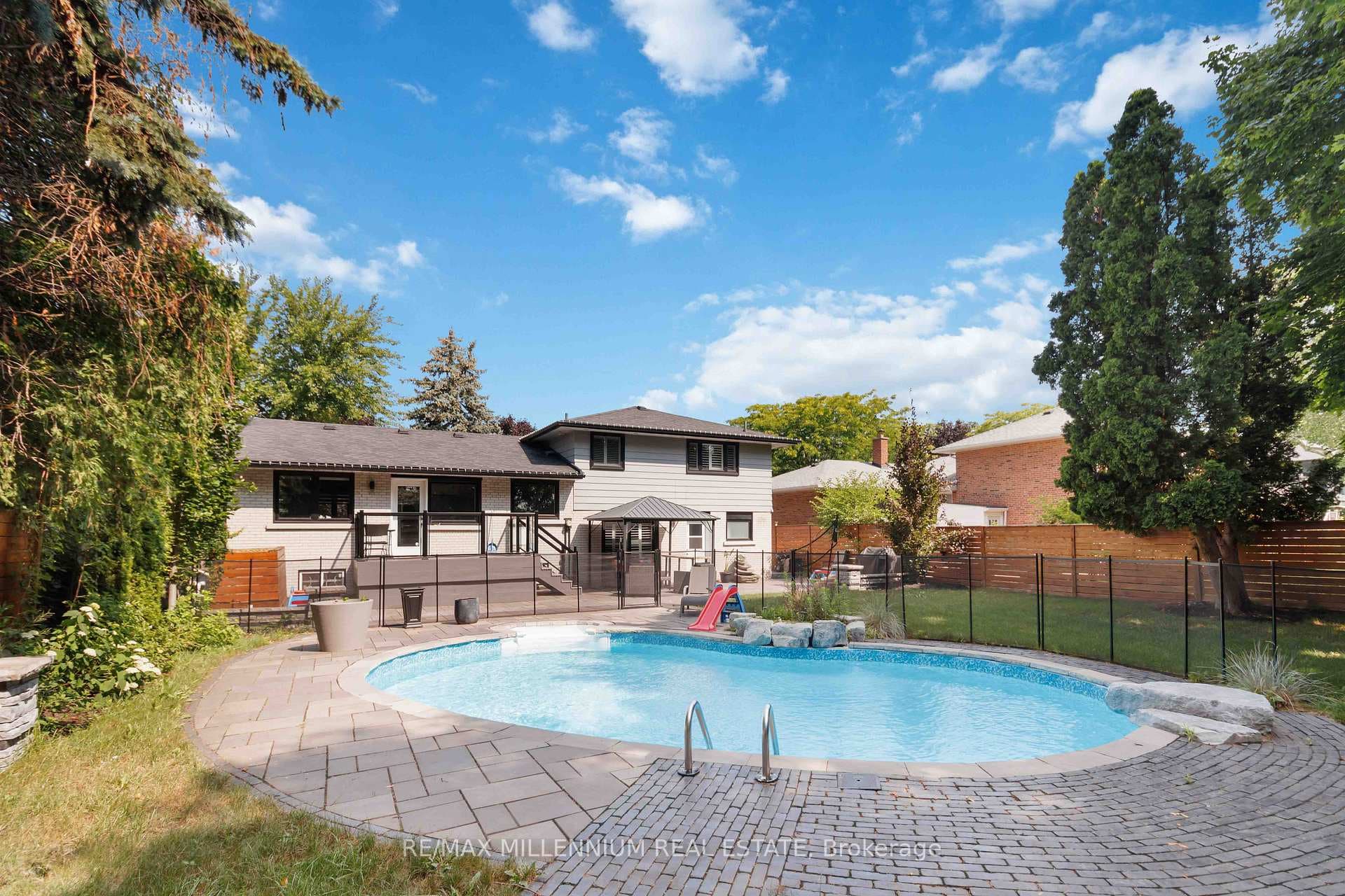 250 Daphne Avenue photo 40