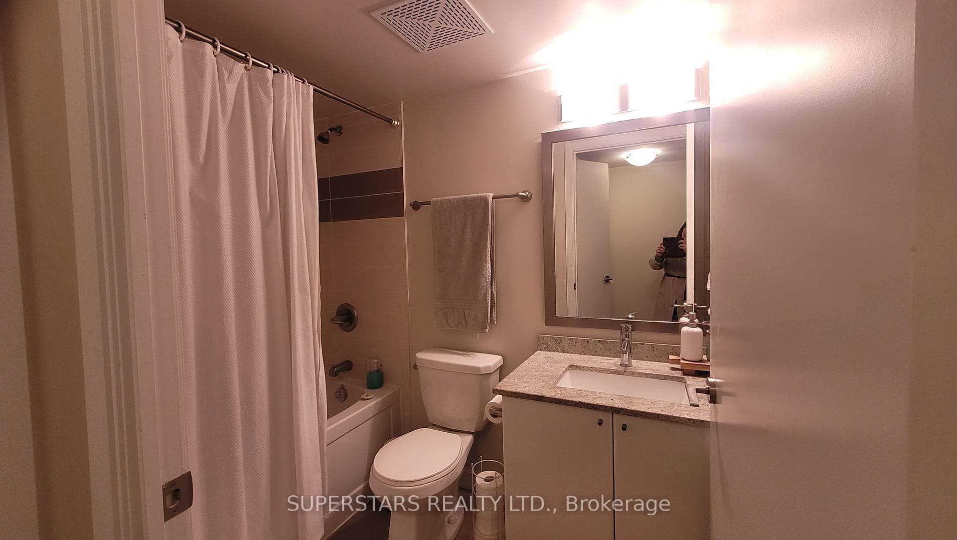 33 Bay Street Unit 1505 photo 9