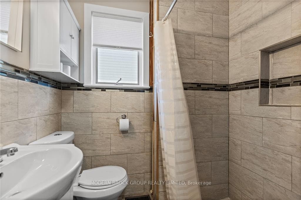 605 EAST Street photo 22