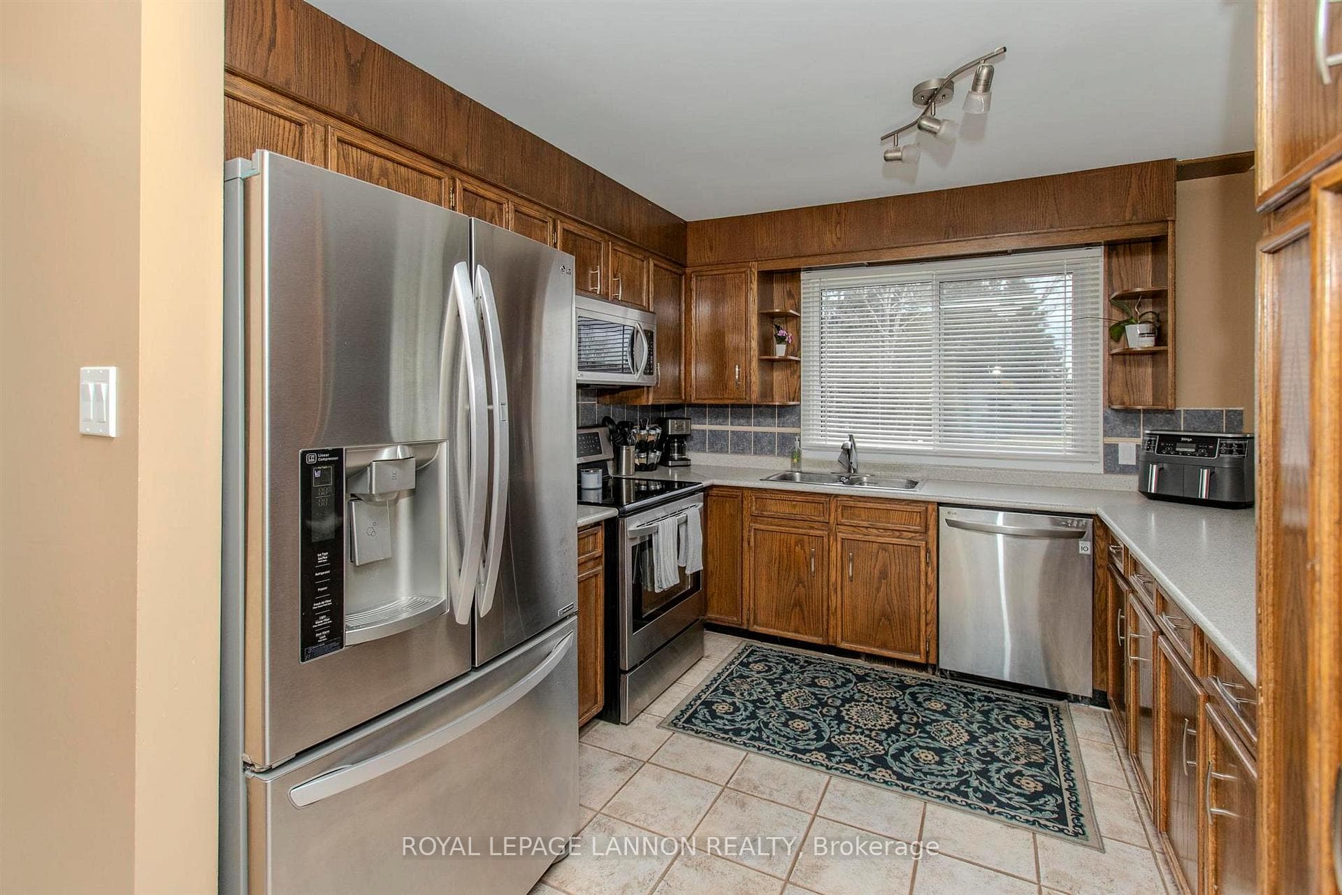 125 Anten Street photo 8